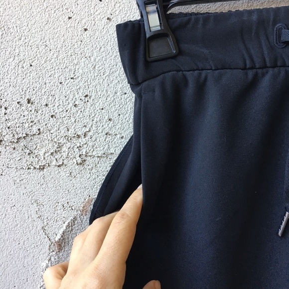 Lululemon On The Fly Skirt Woven Black Size 2 - Picture 3 of 6